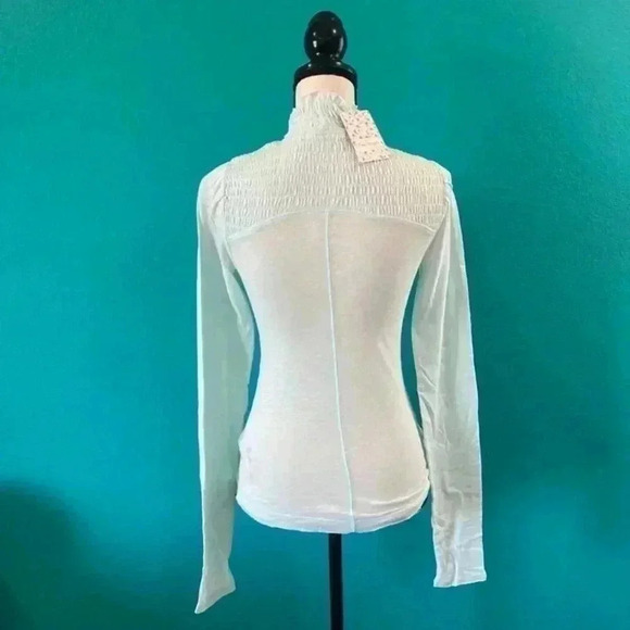 New with tags We the free Womens Caroline Smocked Turtleneck Top - Picture 6 of 7